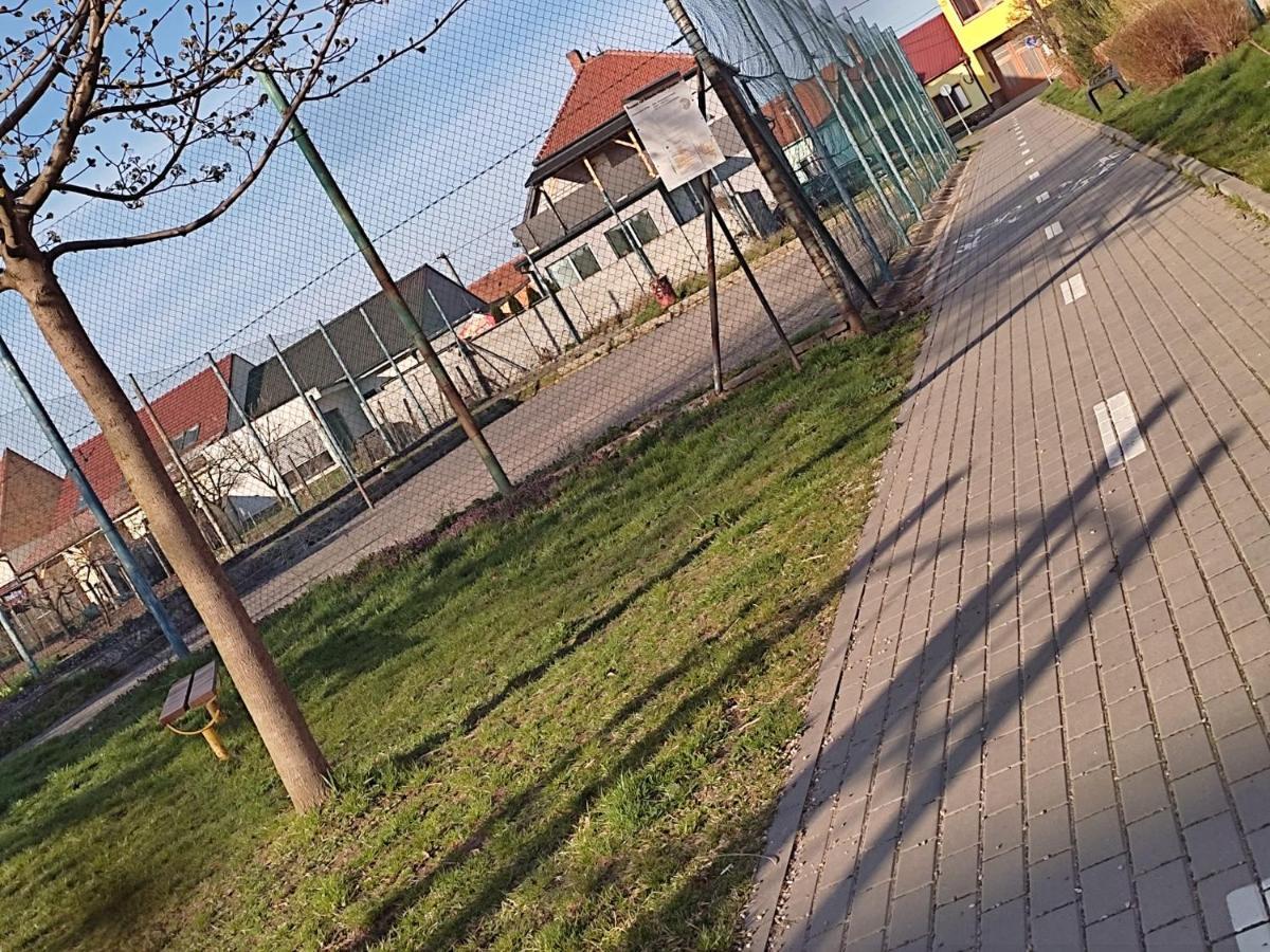 Penzion Kendy Apartamento Mistrin Exterior foto