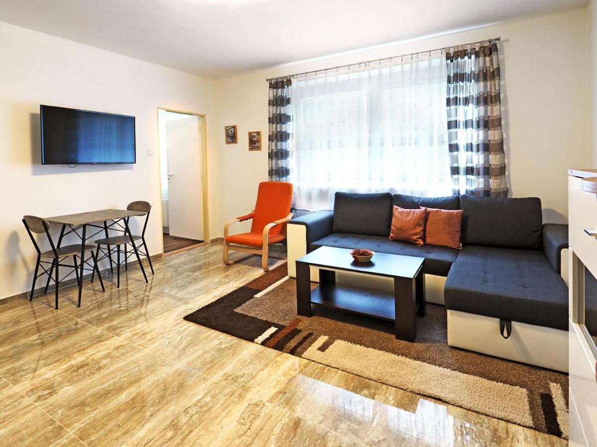 Penzion Kendy Apartamento Mistrin Exterior foto